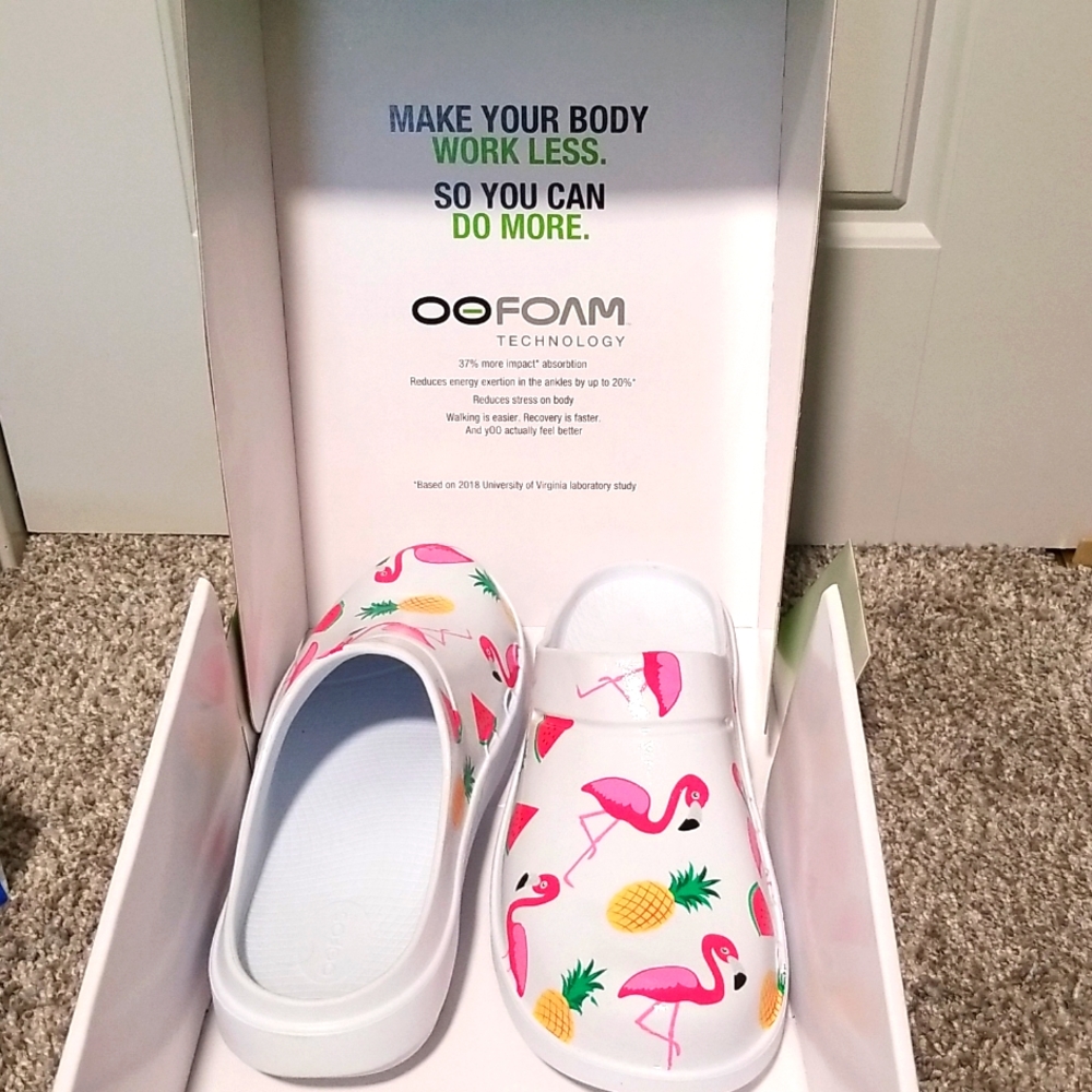 Oofos clog